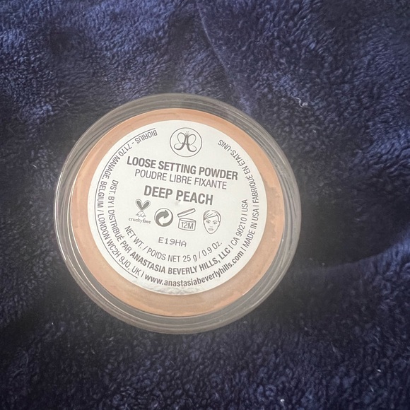 Anastasia Beverly Hills
Loose Setting Powder DEEP PEACH - Picture 2 of 4